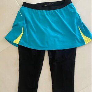 Lucy Activewear Skirted Capri - size M